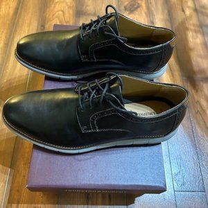 Johnston & Murphy Dress Shoes - Size 11.5 wide - Brand new, never worn